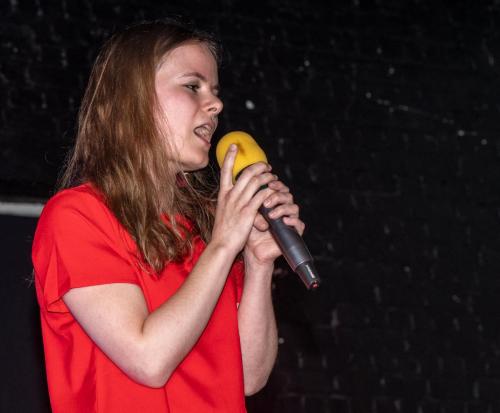 Toonmoment en karaoke avond 2019.