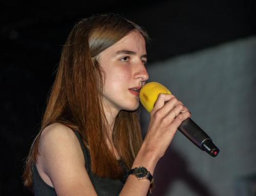 Toonmoment en karaoke avond 2019.
