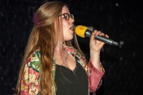 Toonmoment en karaoke avond 2019.