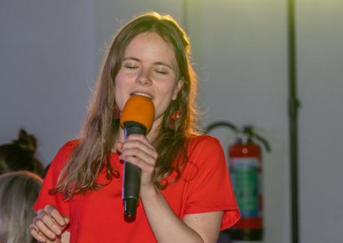 Toonmoment en karaoke avond 2019.